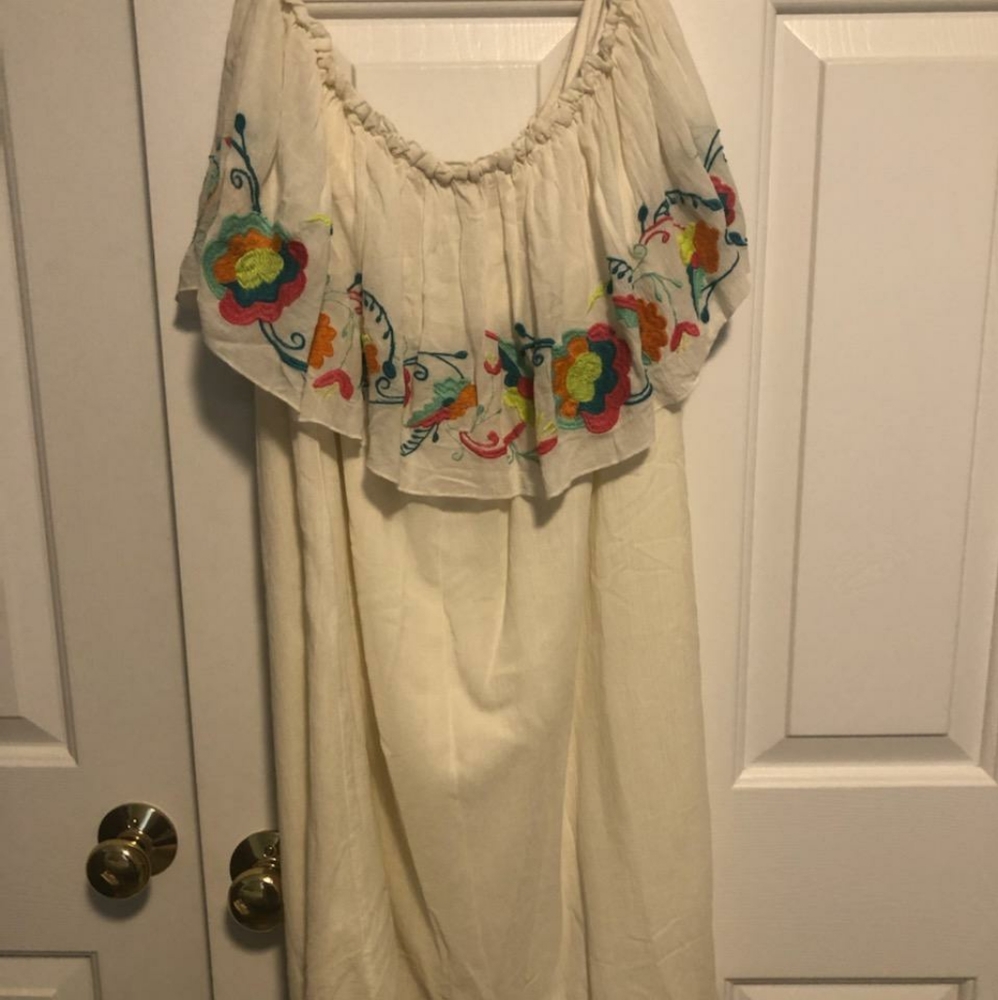 Missy Robertson by Southern Fashion House Sleeveless dress. Size: Large. Cream